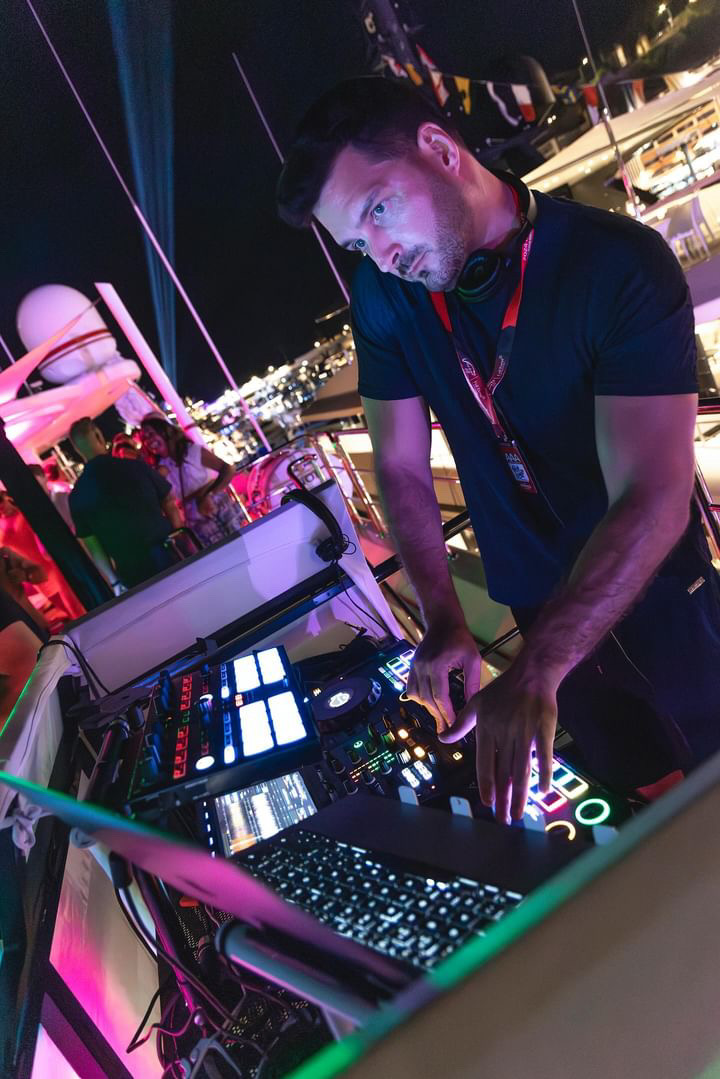 placeholder image sq